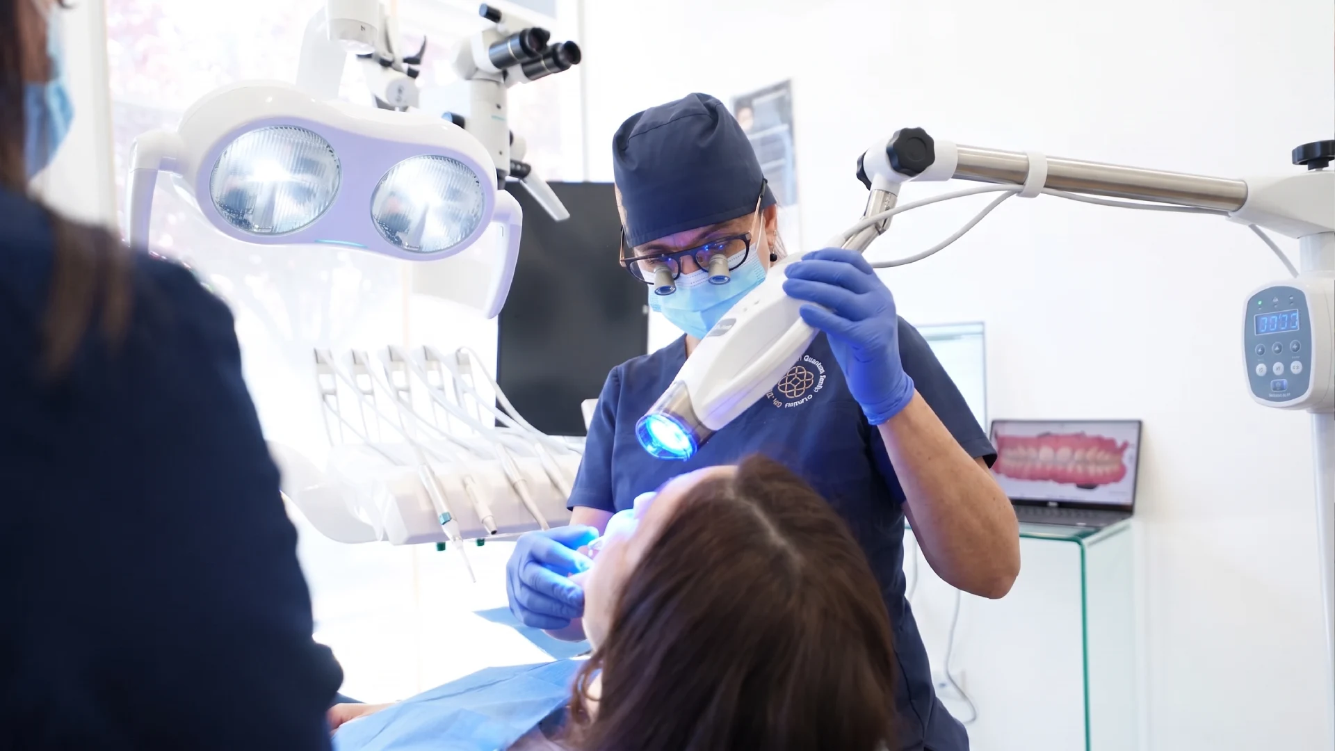Branqueamento dentário em Oeiras na Clínica Dr. Pedro Coelho com acompanhamento clínico especializado