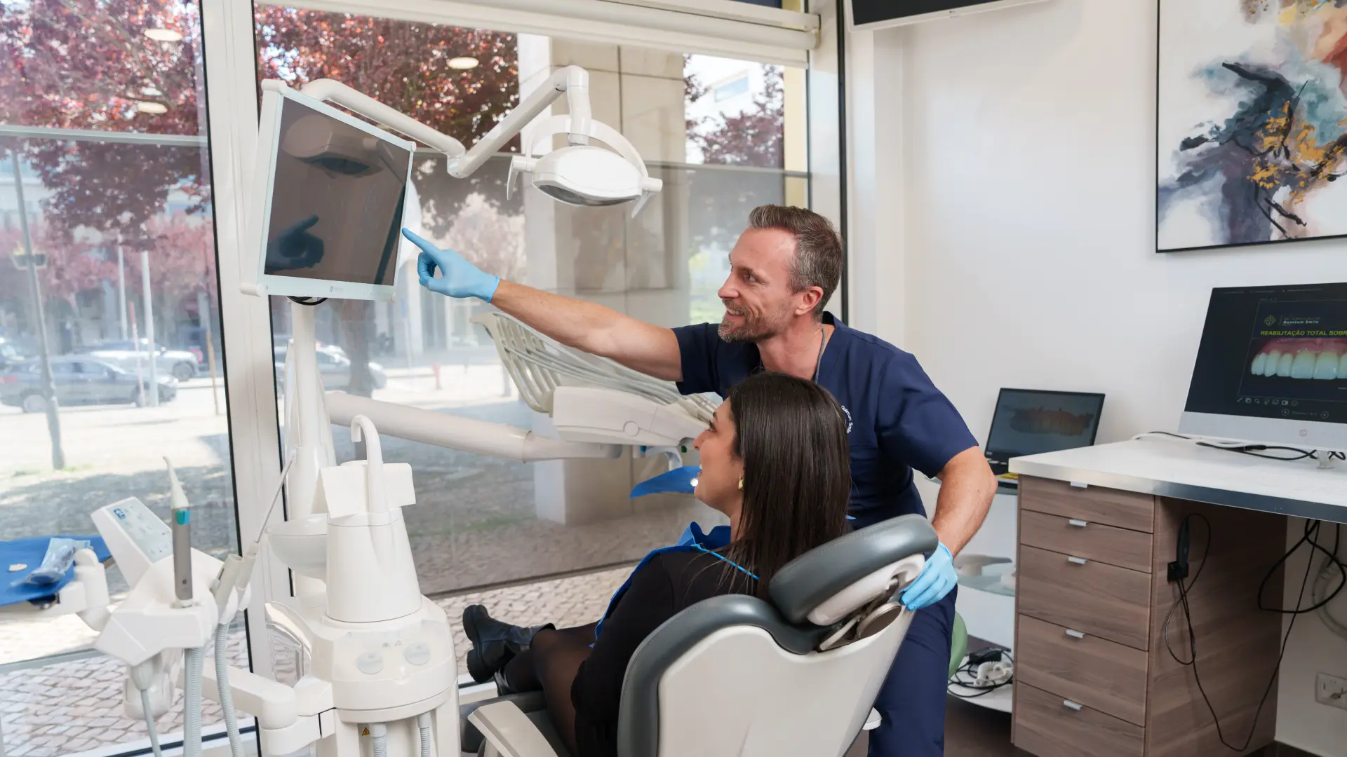 Reabilitação oral em Oeiras com planeamento digital realizado pelo Dr. Pedro Coelho na clínica